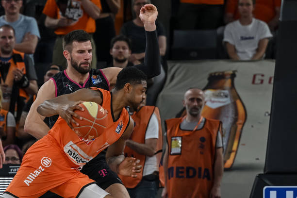 二人之间的 二人之间的