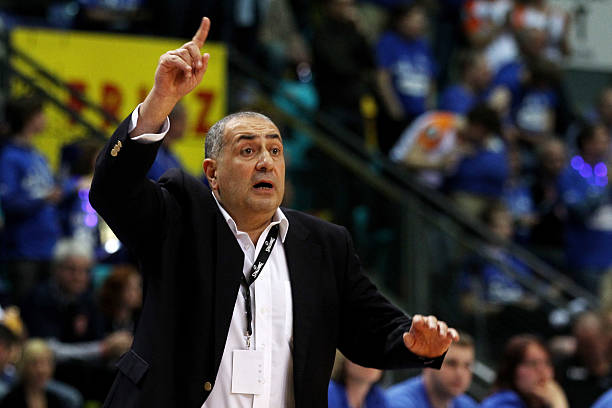 闻不绝于耳 闻不绝于耳